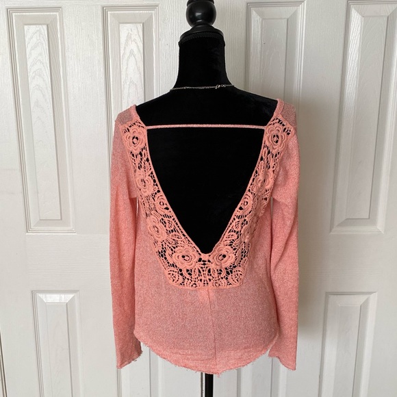 Sexy Daytrip raw hem open back top - Picture 4 of 9